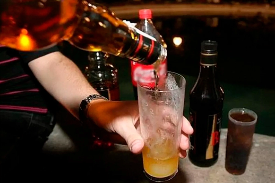 Proh&iacute;ben el ingreso de alcohol a eventos en Paran&aacute;. (foto: Ilustrativa)