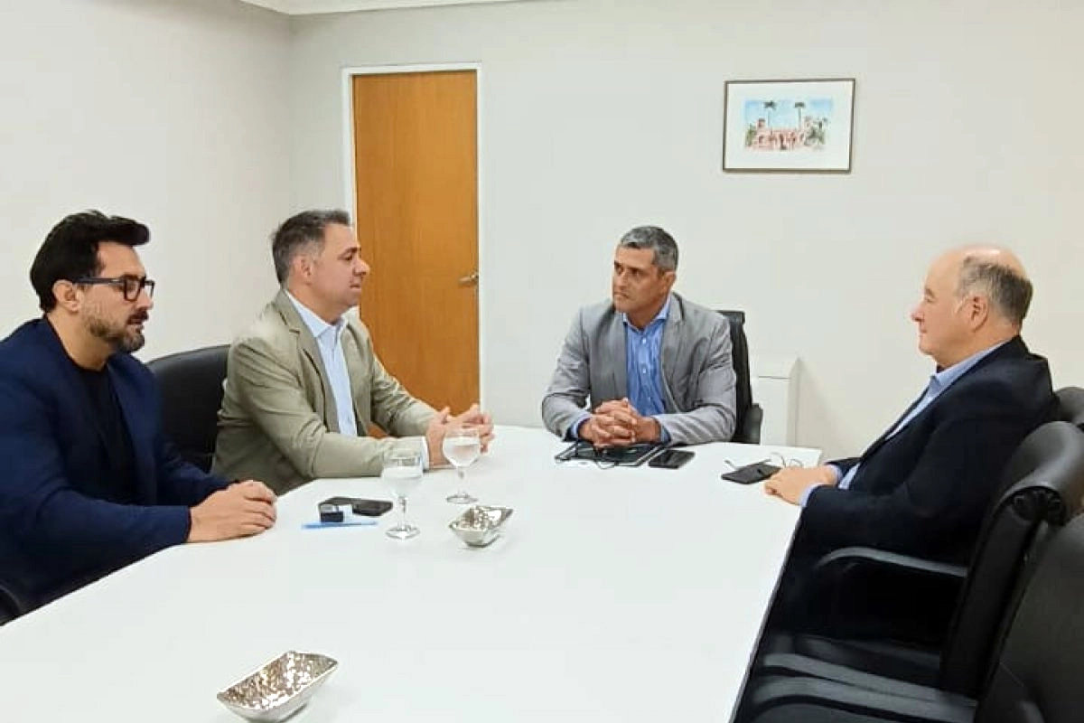 Davico firmó convenio con IAFAS Davico firmó convenio con IAFAS