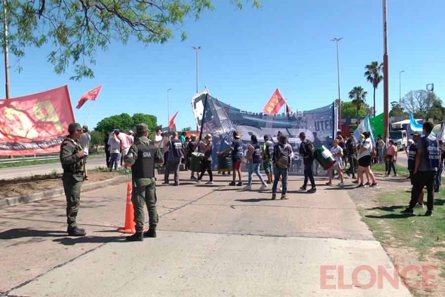 Protesta de la Multisectorial de Entre Ríos. (foto: Elonce)