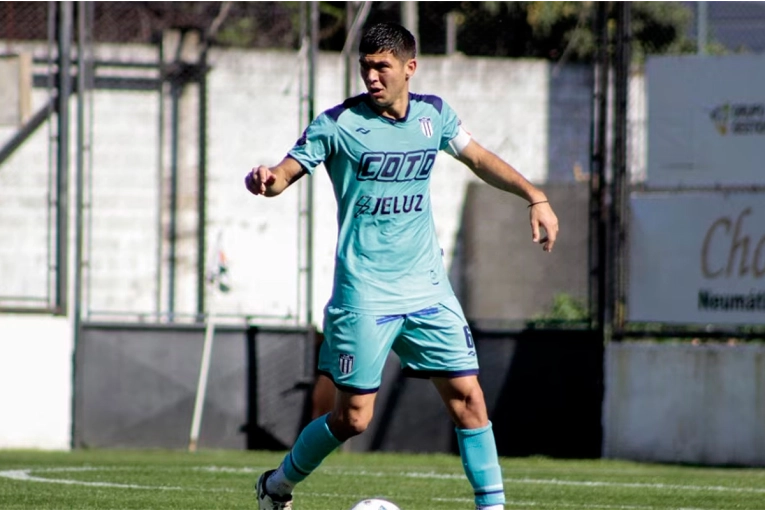 Dolor en el fútbol argentino: falleció un jugador de 20 años tras un accidente