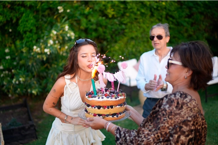 La galería de fotos del cumpleaños de Emilia Mernes: ambientación romántica y estilo “picnic chic”