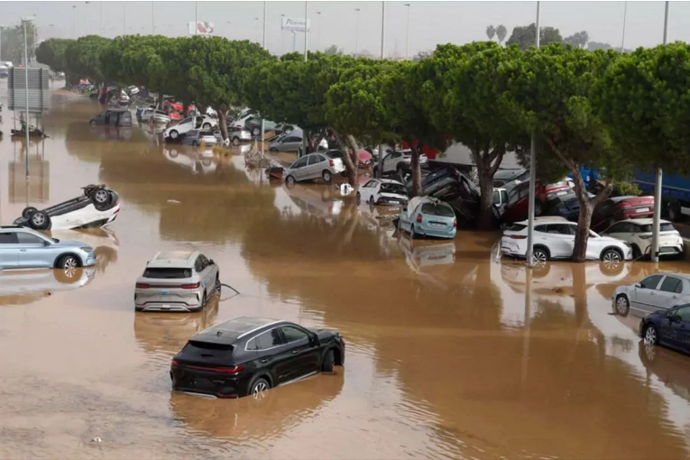 “Gota Fría o DANA”: qué es y cómo se forma el fenómeno meteorológico que provocó la tragedia en España