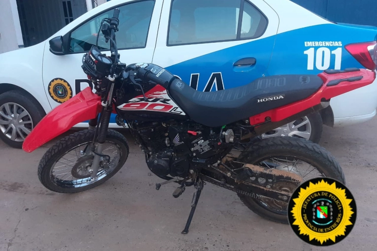 Tras persecución, secuestran moto robada y detuvieron a un menor