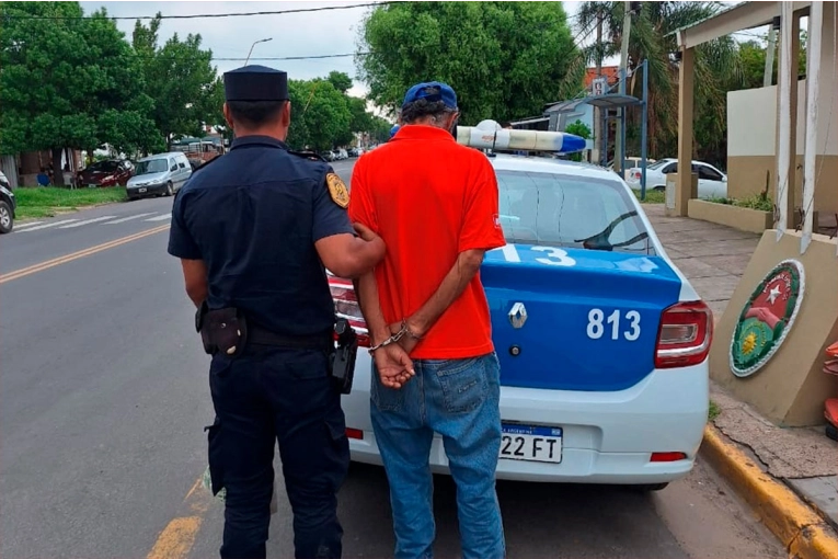 Vecinos detuvieron a un hombre tras intentar irse de un comercio sin pagar en Paraná