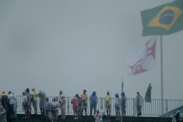 La clasificación del Gran Premio de Brasil quedó suspendida por tormenta