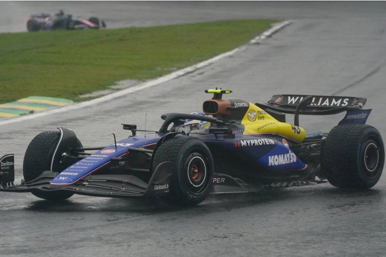 Franco Colapinto chocó y abandonó en el Gran Premio de la Fórmula 1 en Brasil