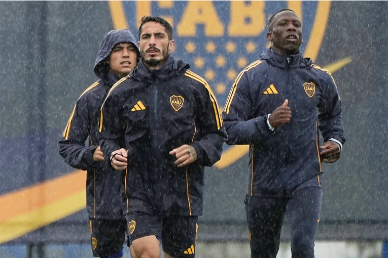 Boca se entrenó y recuperó jugadores clave para el duelo ante Godoy Cruz