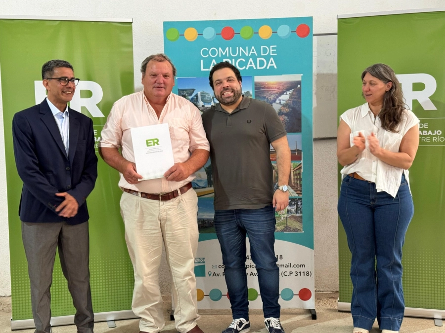 Entrega de aportes provinciales. (foto: Gobierno de Entre R&iacute;os)