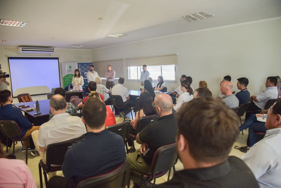 Reuni&oacute;n en el Parque Industrial de Paran&aacute;