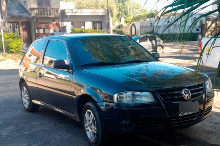 Estacionó su auto en el ingreso al boliche y se lo robaron: lo hallaron abandonado con las llaves puestas