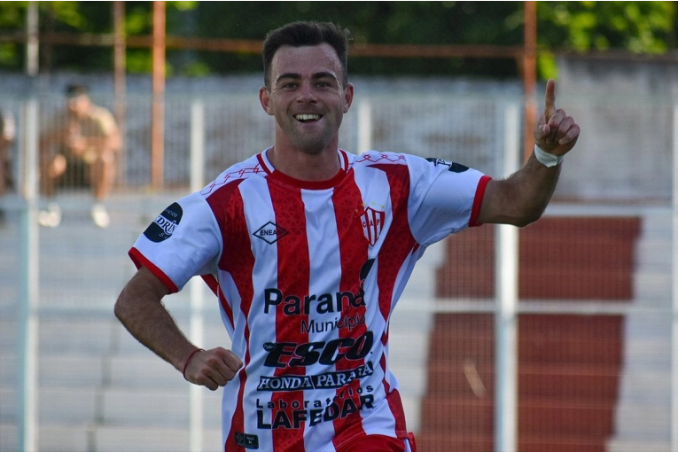 Paraná goleó 3-0 a Martín Fierro y pasó a la tercera fase del Regional Amateur