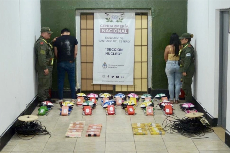 Tour de compras: pareja ocultaba 33 kilos de cocaína en patinetas y rollos de cable