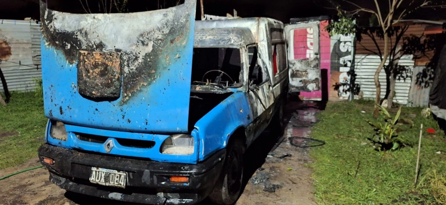 Investigan incendio intencional de una camioneta en Paraná