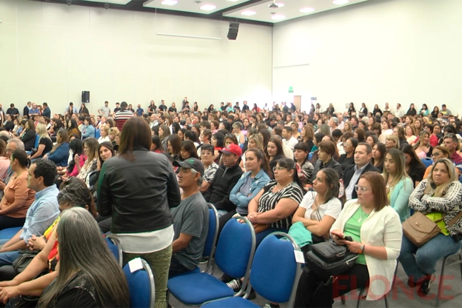 Entregaron certificados del curso de cocineros capacitados por el Estado. (foto: Elonce)