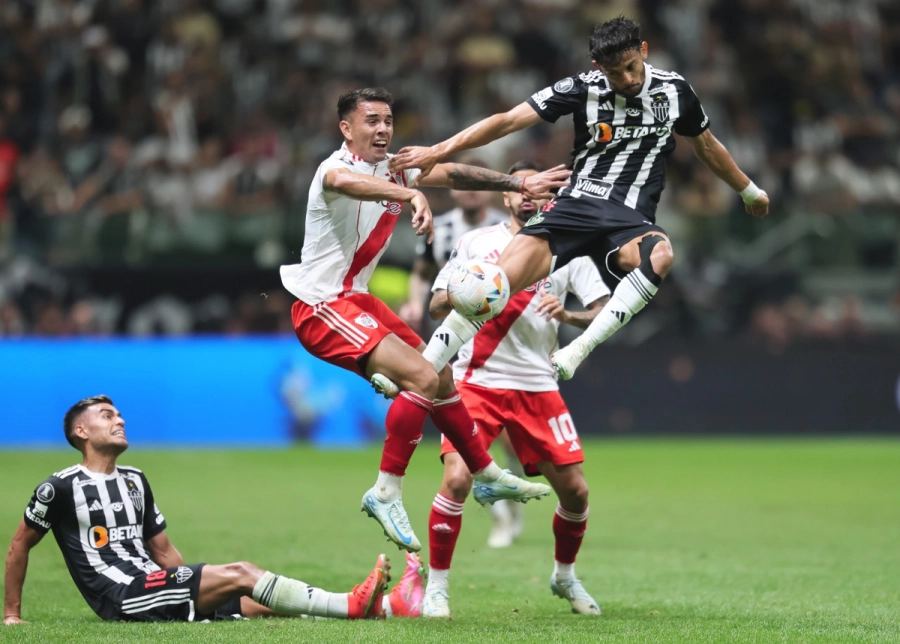 El lateral izquierdo fue titular en ida de las semifinales de la Copa Libertadores.