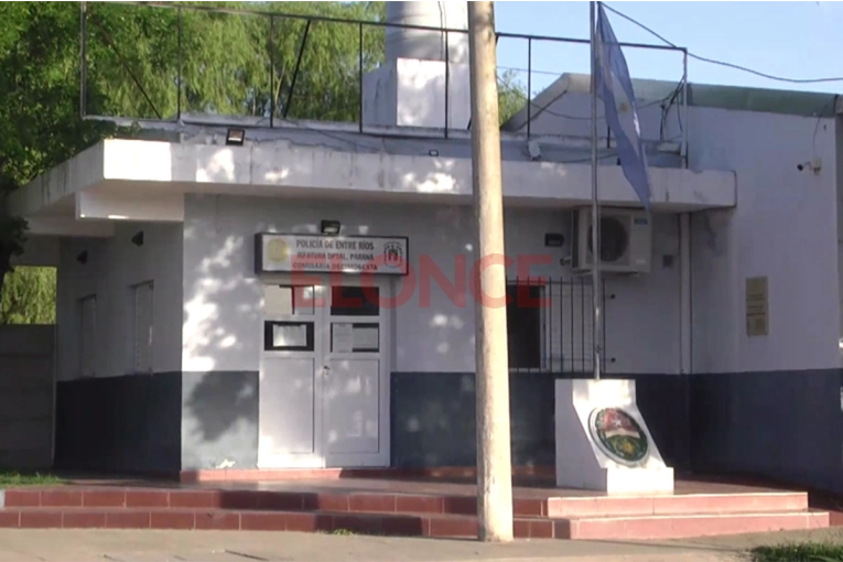 Asaltaron a un niño cuando iba a la escuela: lo amenazaron con un cuchillo y le robaron las zapatillas