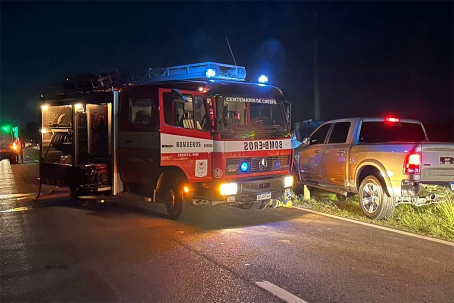 La moto fue impactada de atr&aacute;s por la camioneta