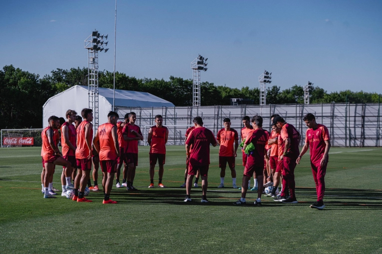 River recuperó a Nacho Fernández y Sant'Anna, pero espera por Pezzella