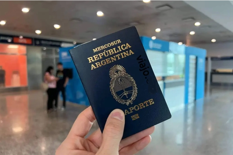 El gobierno adoptó un nuevo sistema para controlar los pasaportes en aeropuertos