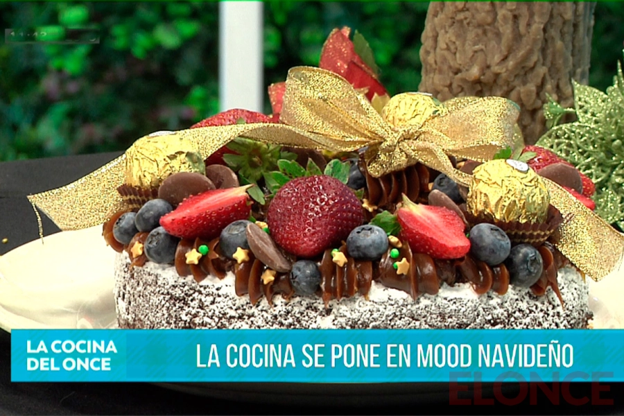 Corona de brownie y pinos navide&ntilde;os fitness. (foto: Elonce)