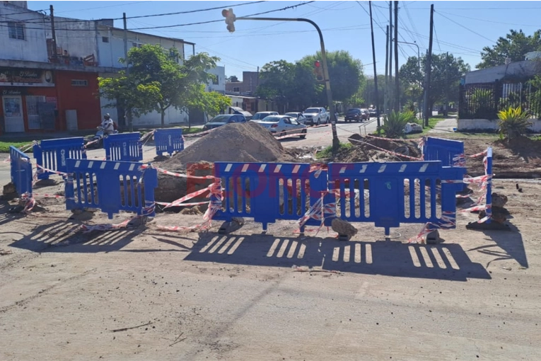 Detectan fuga en sistema de agua intervenido en calle Churruarín: un sector de la ciudad tendrá baja presión