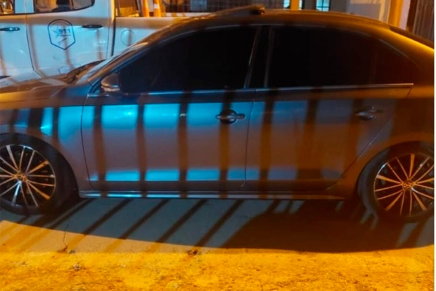 Auto desde el que efectuaron los disparos - PER