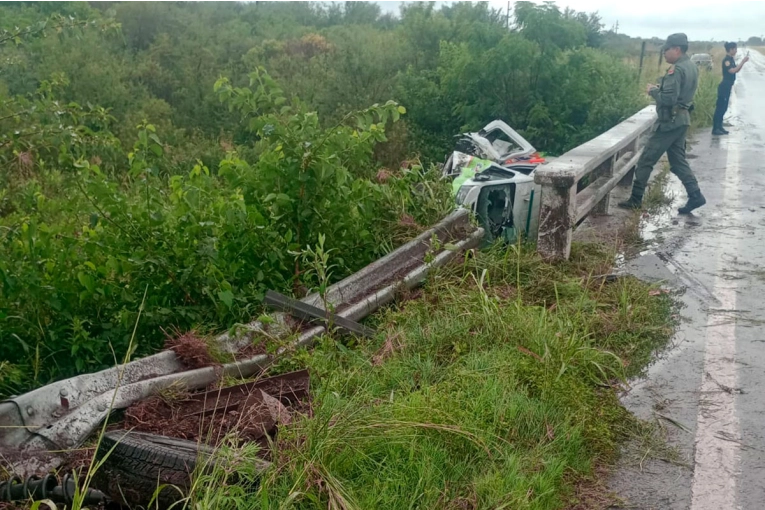 Despistó una ambulancia de Santa Elena en la ruta 12: tres empleados fueron hospitalizados