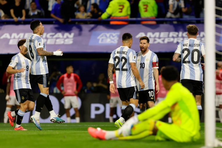 Con un golazo de Lautaro Martínez, la Selección Argentina le gana a Perú en La Bombonera