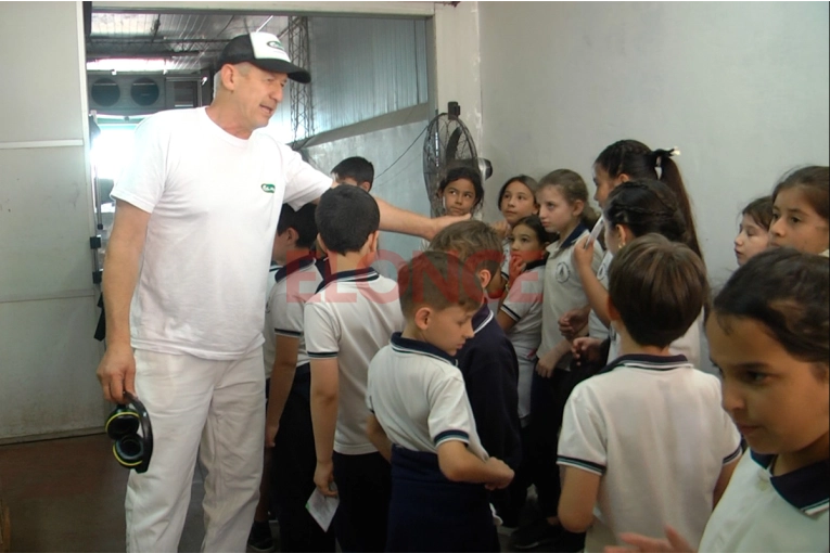 Alumnos de escuela primaria de Paraná visitaron las instalaciones de Cotapa