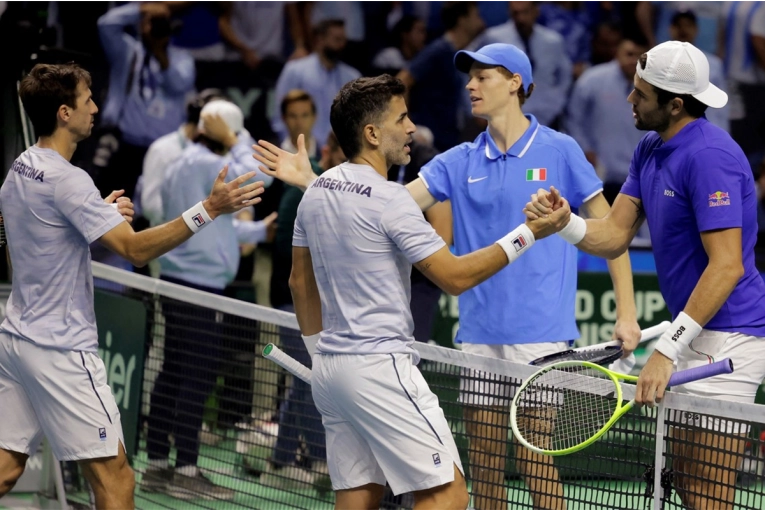 Argentina cayó ante Italia y quedó eliminada en cuartos de final de la Copa Davis 2024