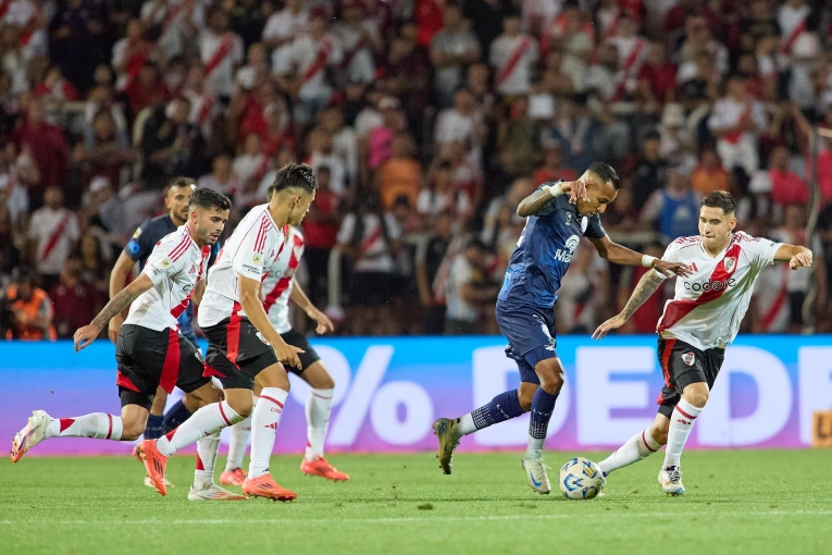 Independiente Rivadavia venció 2-1 a River en el último minuto con un gol agónico: videos