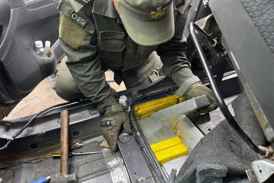Coca&iacute;na acondicionada en veh&iacute;culo. Gendarmer&iacute;a Nacional