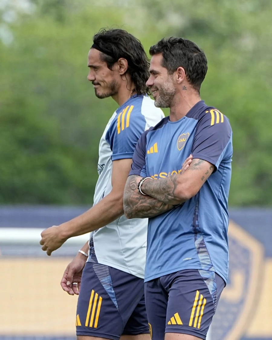 Edinson Cavani y Fernando Gago.