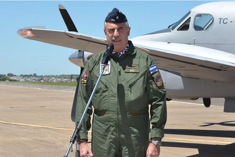 Revelan detalles sobre desplazamiento del jefe de la Fuerza Aérea y sus viajes a Entre Ríos