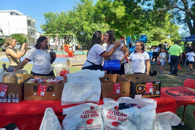 Ayudar Hace Bien: imágenes de la jornada solidaria a beneficio de la escuela de barrio Macarone