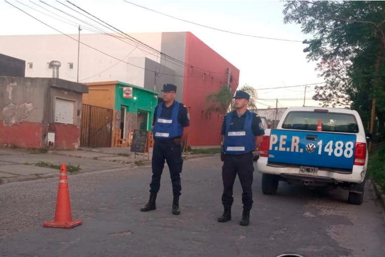 Detuvieron a sujeto que violó una restricción judicial y en la fuga embistió a una policía