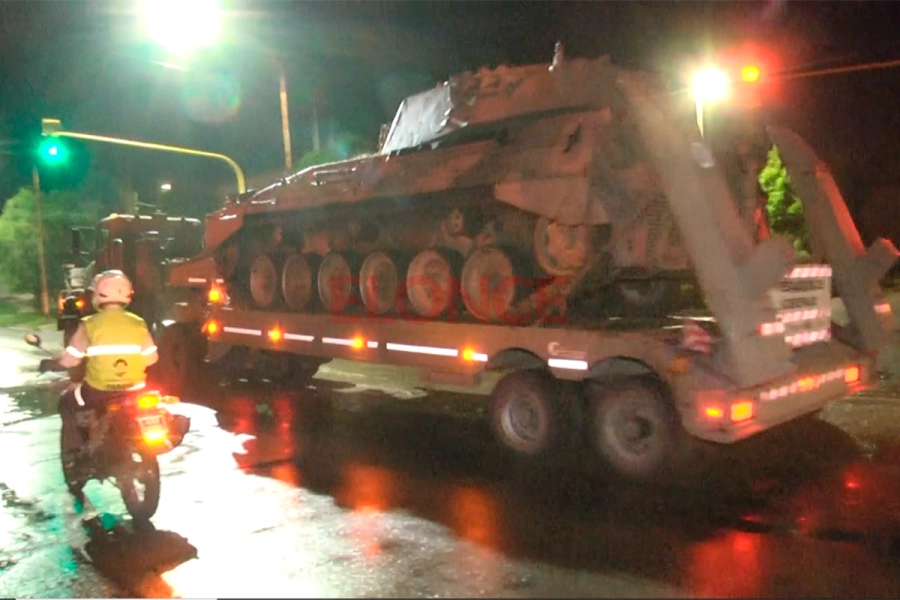 El convoy militar atraves&oacute; el T&uacute;nel. (foto: Elonce)
