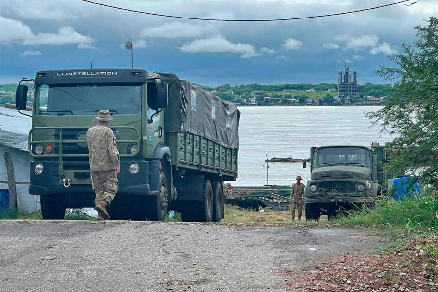 Los soldados operaron un transbordador de materiales de puente Krupp y una compuerta M4 T6. (foto: Ej&eacute;rcito Argentino)