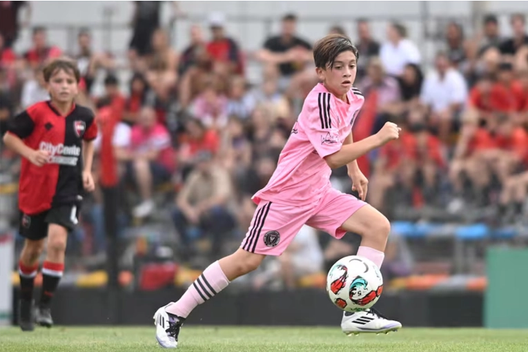 El hijo de Lionel Messi jugó por primera vez en la Argentina contra Newell´s