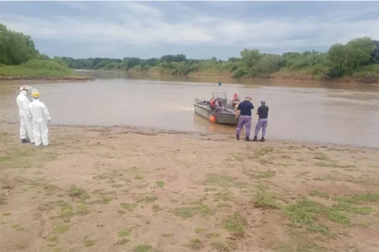 Hallaron un cuerpo flotando en el río Paraná y busca identificarlo