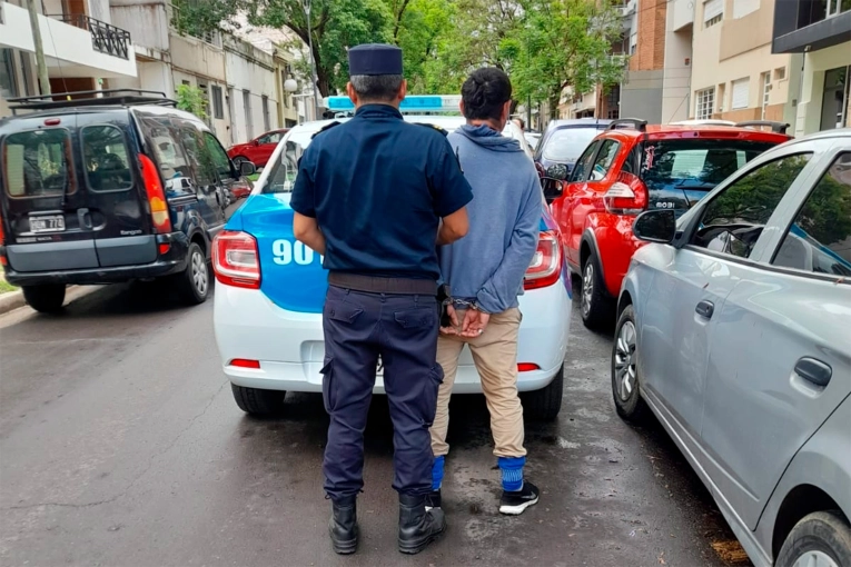 Un vecino de Paraná denunció que un cuida coches le rayó el auto