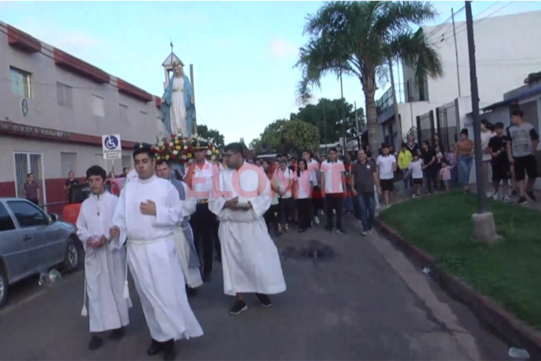 Hubo procesión y misa por la festividad de la Virgen de la Medalla Milagrosa