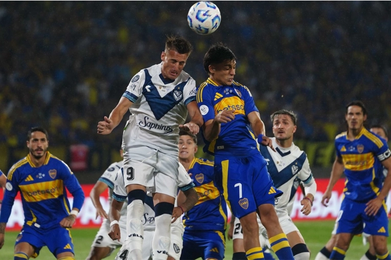 Vélez sorprendió a Boca y le gana 2-0 en el inicio de la semifinal de la Copa Argentina