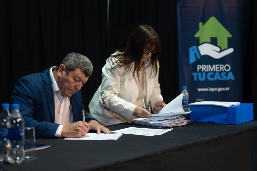 Manuel  Sch&ouml;nhals, del IAPV encabez&oacute; el acto