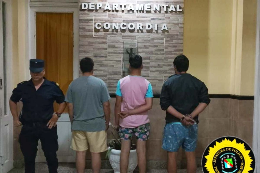 Los tres detenidos que ten&iacute;an la carabina en el auto