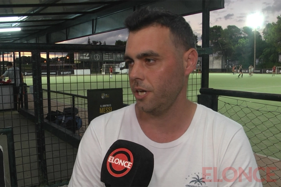 El DT en dialogo con Elonce.