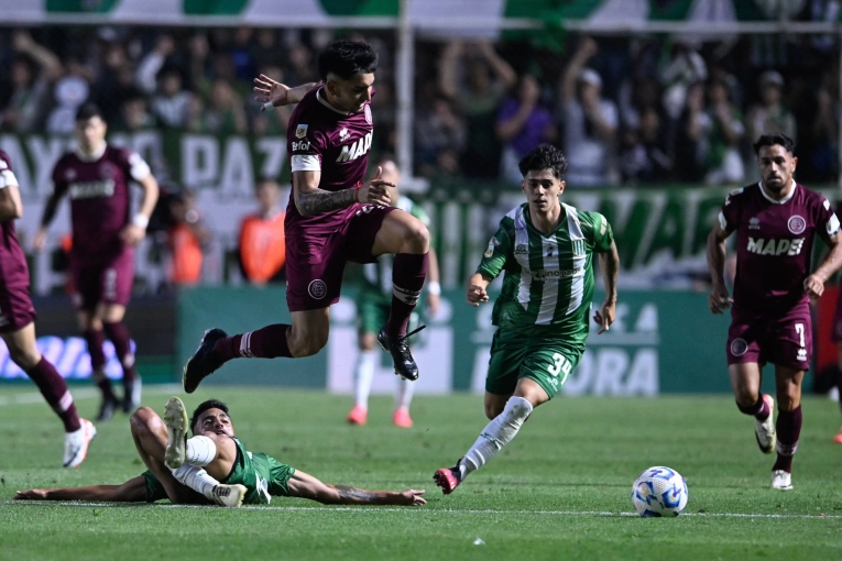 Lanús venció a Banfield 1-0 en el “Clásico del Sur” y sueña con la Copa Sudamericana: videos