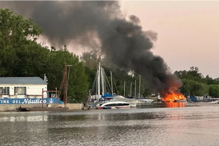 Incendio en embarcaciones de Gualeguaychú: dieron de alta a cinco de los seis heridos