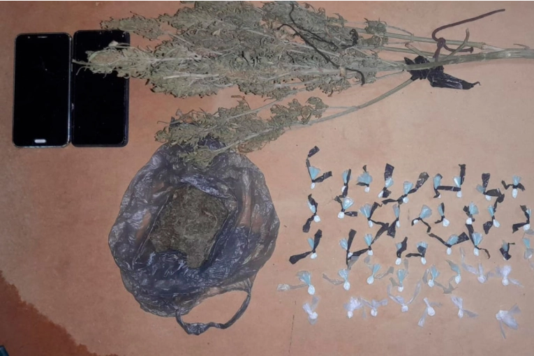 Narcomenudeo: hallaron marihuana, cocaína, más de $300.000 y detuvieron a un hombre