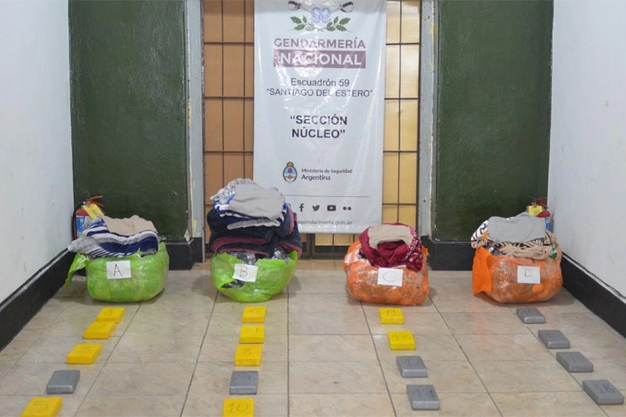 Droga incautada a pasajera de tour de compras. Gendarmer&iacute;a Nacional